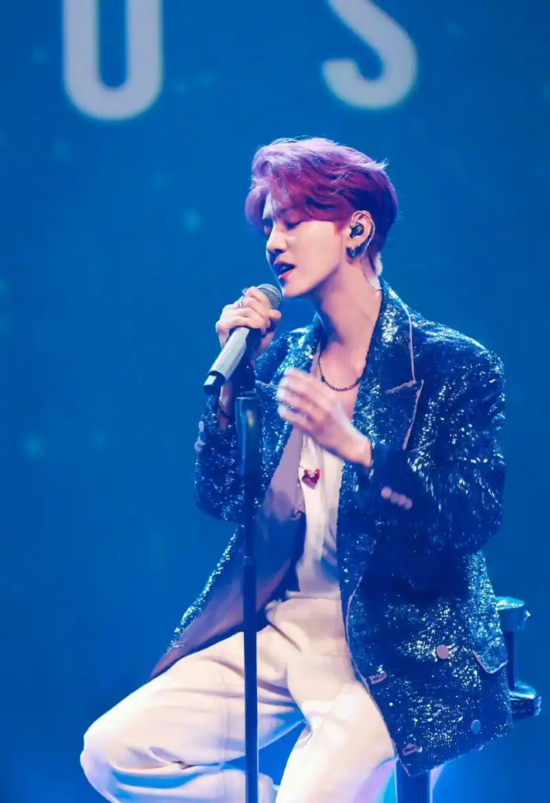 鹿晗舞台花絮照来啦!