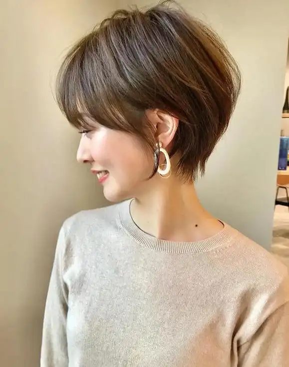 50多岁的女人,尽量别剪"大妈头",这几款短烫发值得尝试|发型|短发