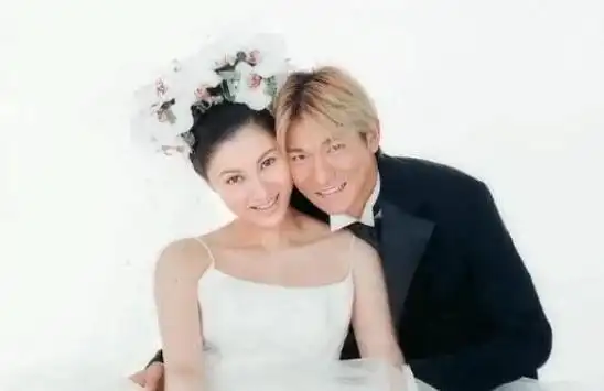 看到刘德华的结婚照片,才知道他不提自己妻子的原因|记者|朱丽倩|刘