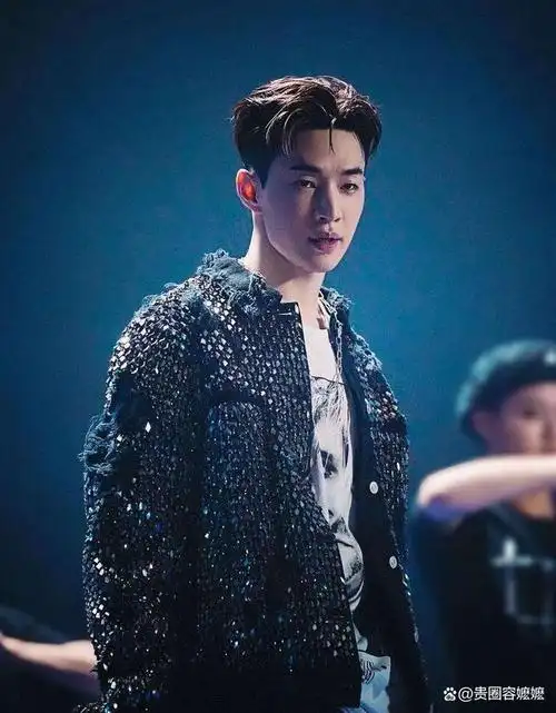 刘宪华这样一个憨憨的大男孩带着一份真诚的心去和每个人做朋友,在