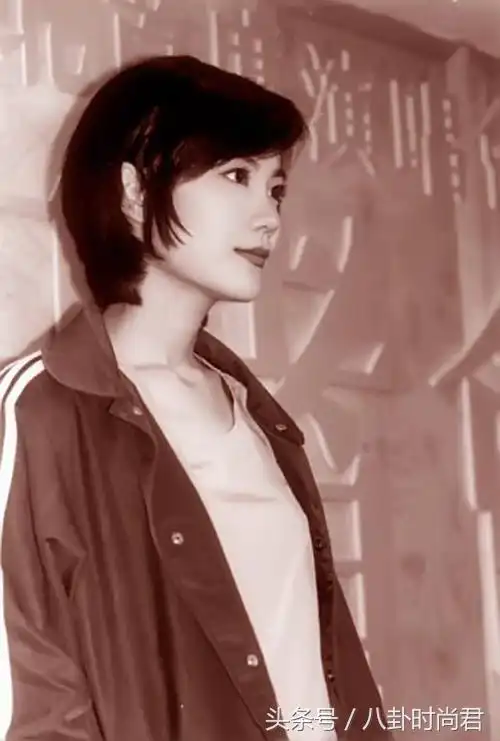 王菲20岁旧照清纯如水怪不得谢霆锋惦记她18年