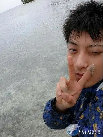 黄子韬卸妆后素颜照流传网友纷纷被吓哭