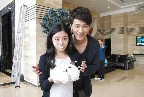 张含韵彭冠英疑似因戏生情 或已甜蜜同居