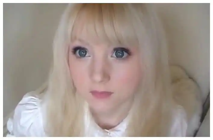 世界上最白的女孩,白到连血管都能看见,评为是全世界最白的萝莉