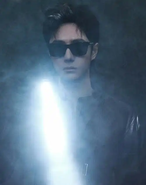 梨花哪有带墨镜的王一博香##王一博维和防暴队