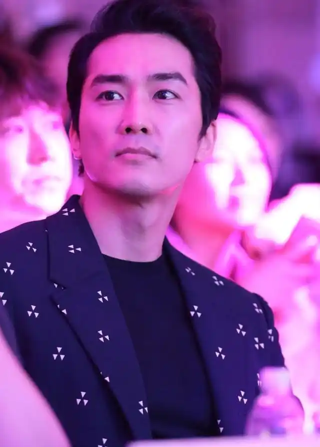 rnrn近日有网友指出,宋承宪,刘亦菲根本没在一起过,证据就是,语言不通