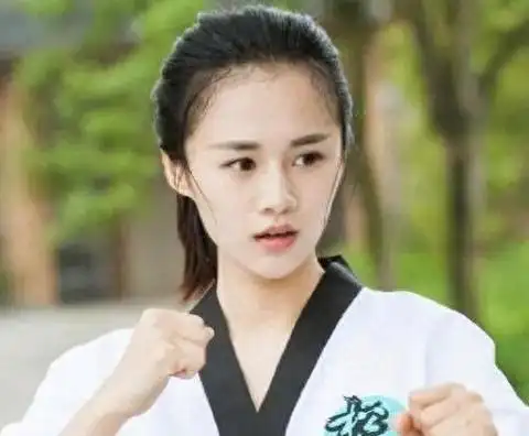 胡冰卿个人资料简介:她神似董洁,出道11年演了无数女主角,为何就是不