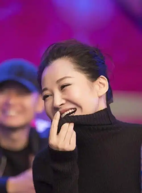 49岁许晴装嫩失败身材像59岁大妈网友有婴儿肌也白搭