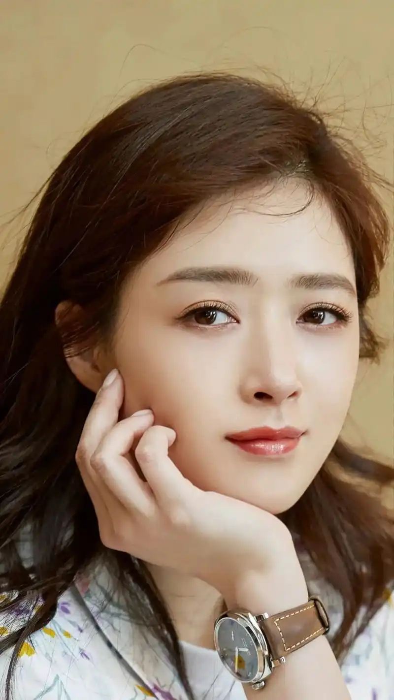 蒋欣:碎花小西装,知性又干练率性.蒋欣:碎花小西装,知性又干 - 抖音