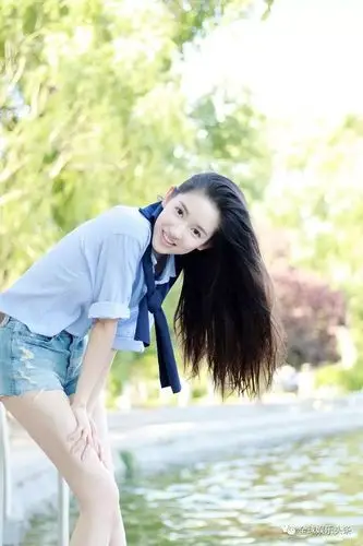 她曾被疑是刘昊然的女友如今因和万茜抢男人走红容貌清新靓丽