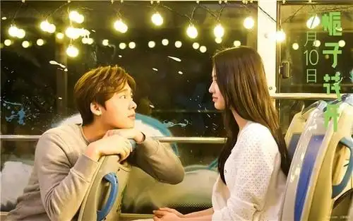 《小时代4》vs《栀子花开》电影将上映 李易峰与杨幂pk人气吗?