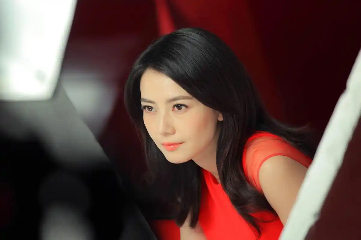 被称为国民女神的高圆圆,素颜陪婆婆共进晚餐,这颜值一言难尽!