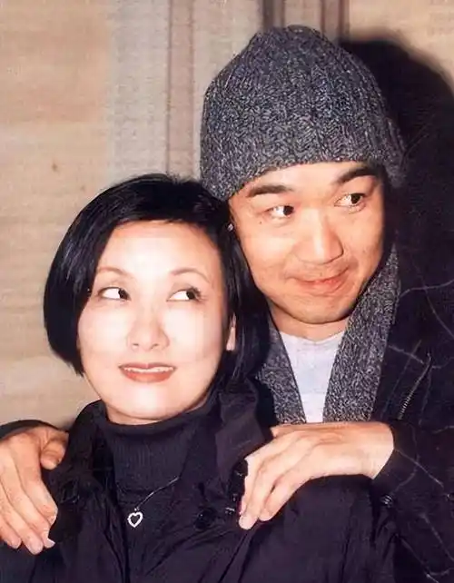 离婚后一直单身,儿子是她一生最大的愧疚_张默_罗秀春_平生