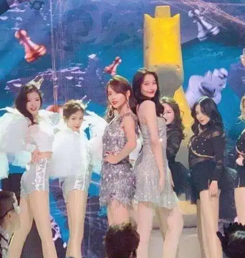 当关晓彤遇上张梓琳,无论是身高还是气质都输的彻底!