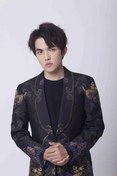 2022年井柏然代言商演翻包经纪人可联系