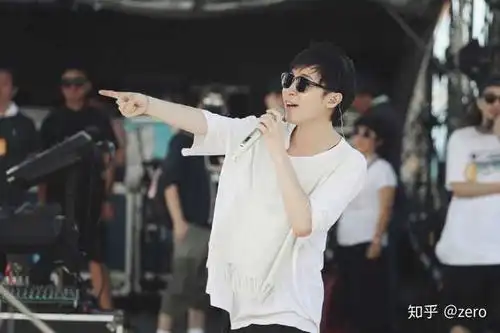 爱上吴青峰是一个什么体验?