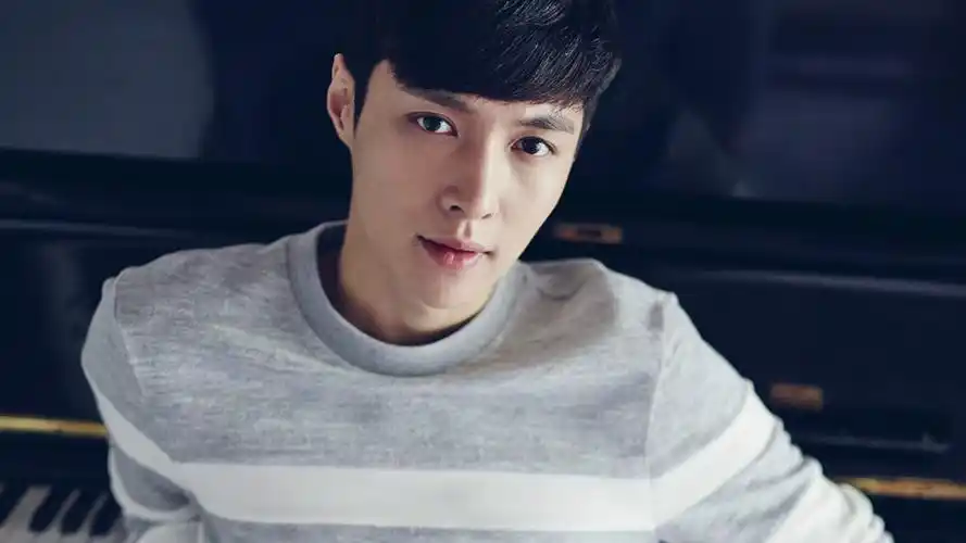 38m上传时间:2020-06-16壁纸标签:张艺兴明星风尚壁纸封面图张艺兴