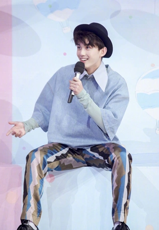 《快乐大本营》吴磊飞身过障碍 像一道闪电!