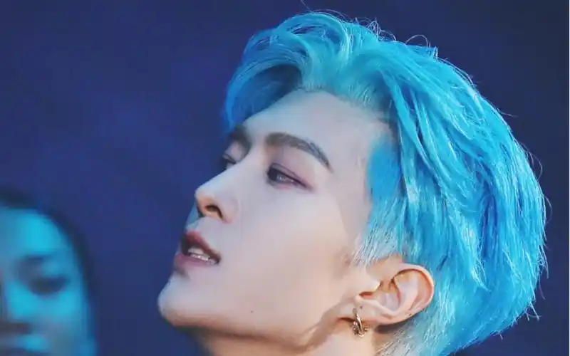 范丞丞 蓝色伯爵在线唱跳