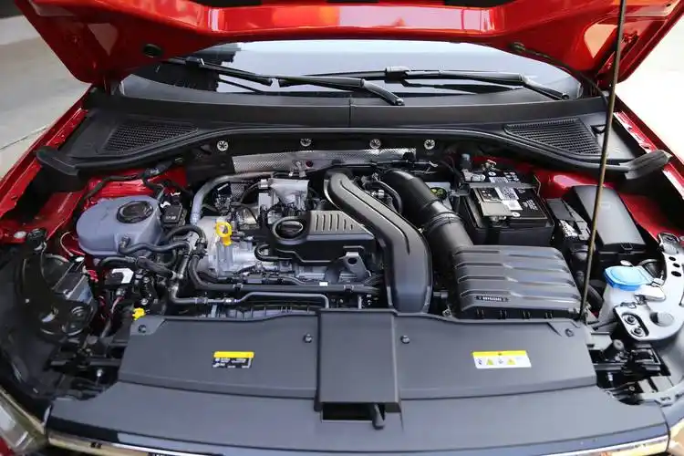 动力方面,新车搭载ea2111.