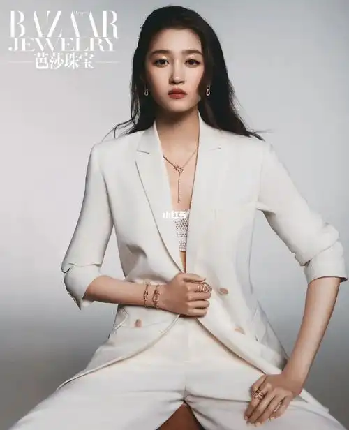 关晓彤御姐风大片