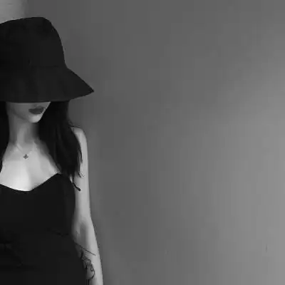 黑白女生头像高冷霸气_www.qqtu8.com