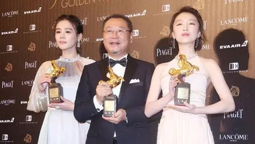 周冬雨马思纯范伟分别获得本届影后影帝
