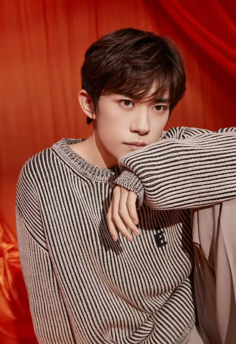 tfboys十年纪念实体专辑# @王俊凯 @王源 @易烊千玺  我们饱含回矣腚