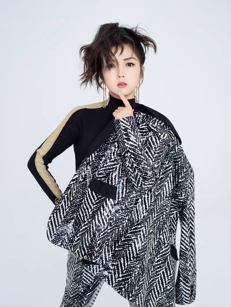 何洁献唱岁末暖心大戏 从生活汲取勇气正名《只因为爱》