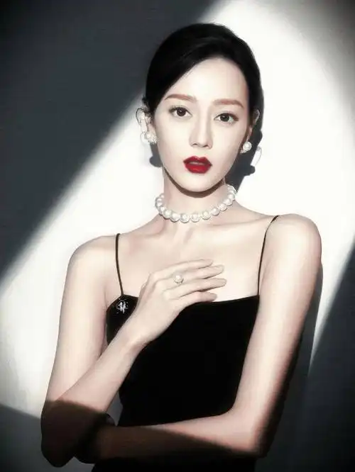 戴珍珠的女明星,谁更能打动你