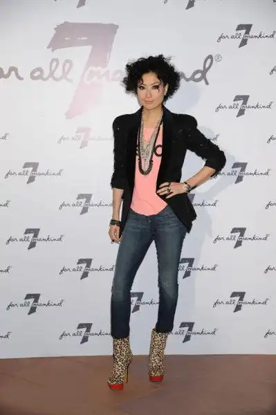 穿错靴 冬季女星著装的成败案例(组图)