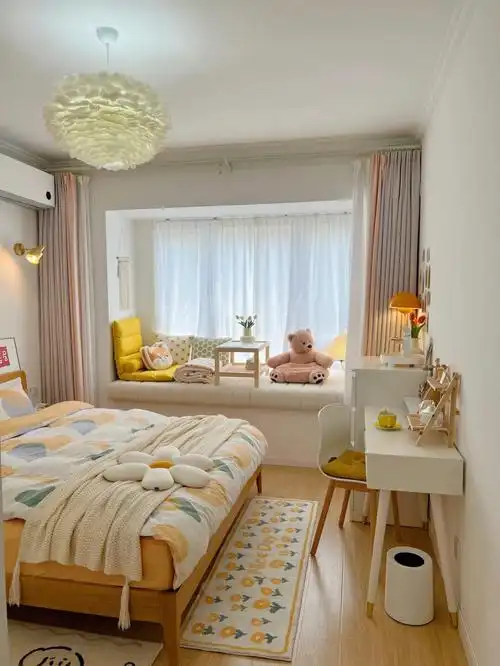 我不想出门我只想躺在我的温馨卧室里