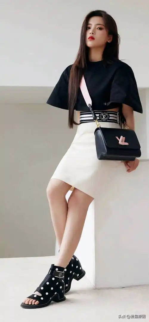 校花少女-杨超越全图写真合集_中国_代表作品_内地