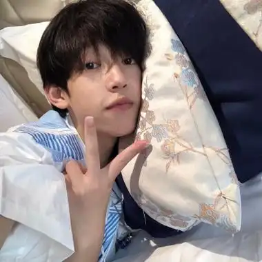 干净阳光白t白色系男生头像