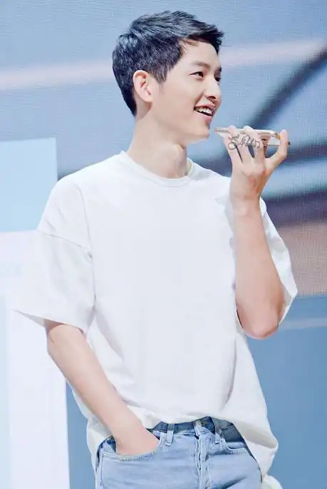 有种"整容"叫宋仲基离婚1年,严重发福自嘲老了,34岁太油腻