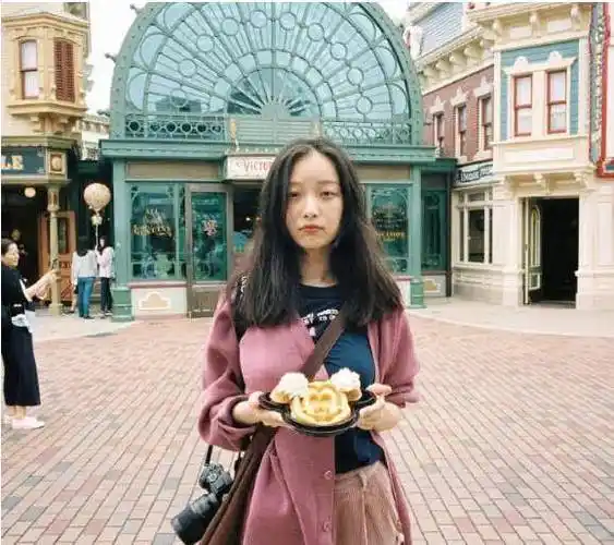 倪妮出道前旧照,无滤镜无美颜下清新靓丽,与现在毫无差别_服装_白色