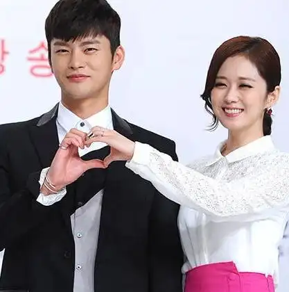 图徐仁国女朋友是谁与张娜拉相差6岁毫无违和感