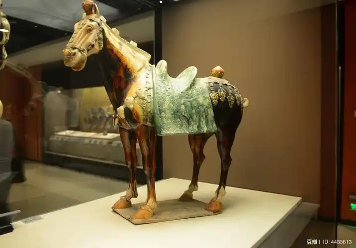 三彩三花马—唐