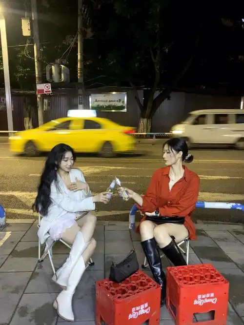 92:东水门公路商店99:涂山路120号夏天就是要在马路边边喝酒才有