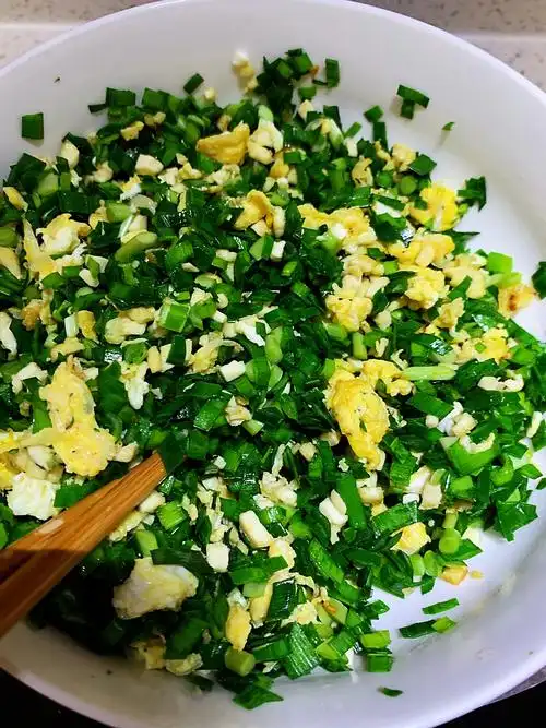 韭菜鸡蛋饺子馅的做法(韭菜鸡蛋饺子馅鸡蛋和韭菜比例)-52线报网
