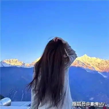 2024女生背影头像干净有气质_好看的女生背影头像图片