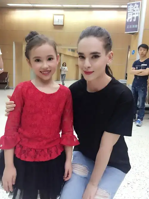 p>宋梓欣,中美混血女孩,2010年1月26日出生于广东中山.