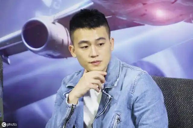 男生圆脸剪什么发型好看?按这4个方向剪效果喜人