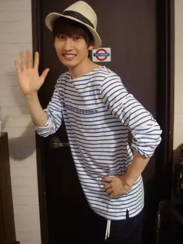 sj成员银赫手掌上痣的图片