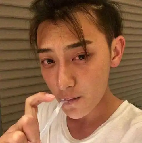 素颜男明星,白敬亭皮肤完美女星都羡慕,张艺兴爆痘邓伦伪素颜?