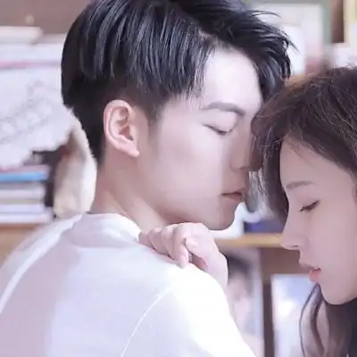 情侣秀恩爱撒狗粮图片头像 高清超甜男女撒狗粮的照片头像