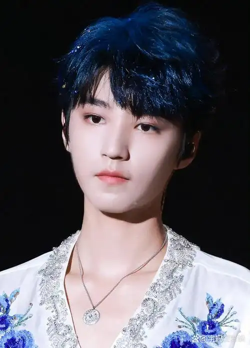 哇哦,最近网友们分享的王俊凯最新一组照片!