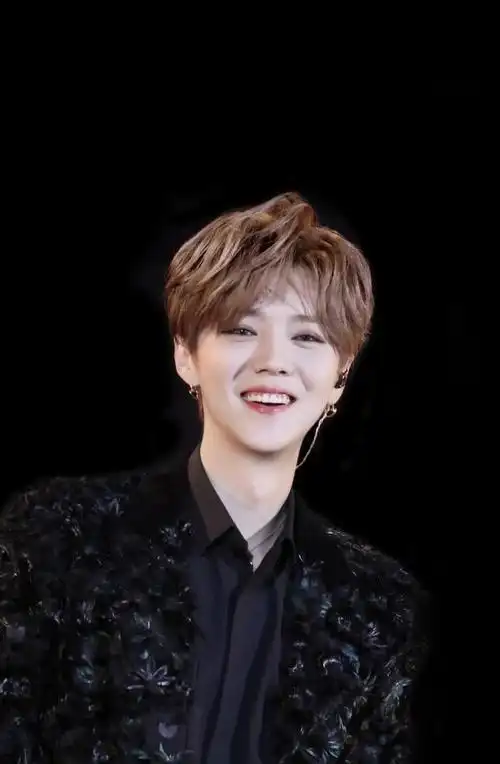 鹿晗运动系穿搭超减龄,化身邻家大男孩,嘟嘴卖萌模样好可爱_网易订阅