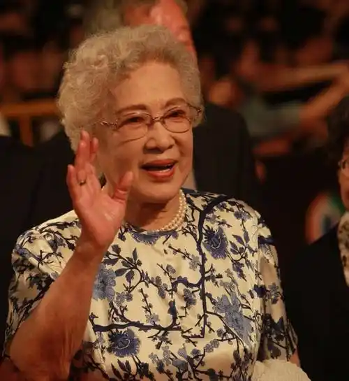 原创中年女人放任老态表现没到60岁就留这3款大妈发型太显老