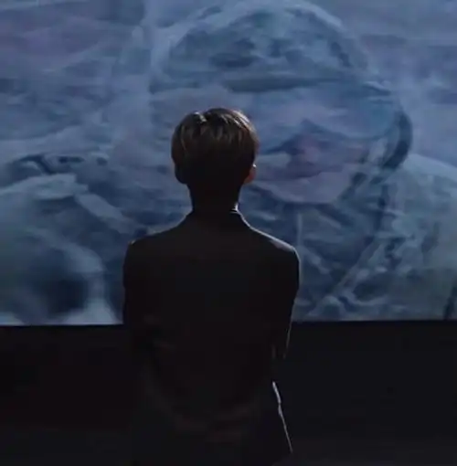 易烊千玺  那说好了:你追世界 我追逐你背影